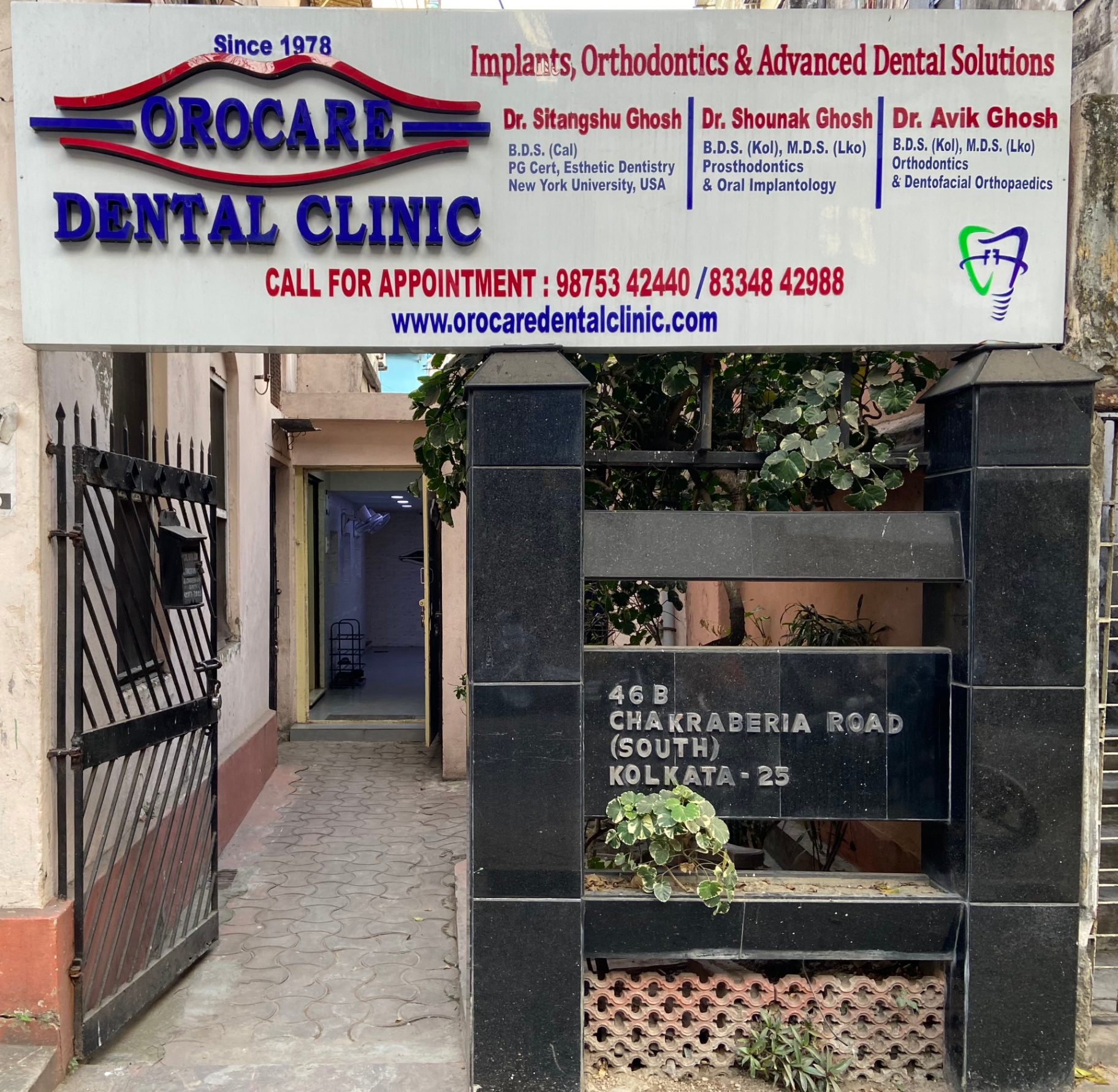 OroCare Dental Clinic Bhowanipur entrance signboard on Chakraberia Road South, Kolkata 700025